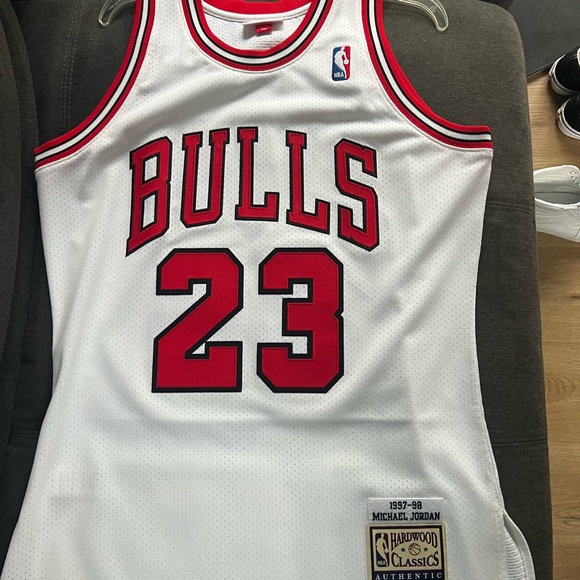 Authentic Michael Jordan Size M Jersey - Picture 3 of 4
